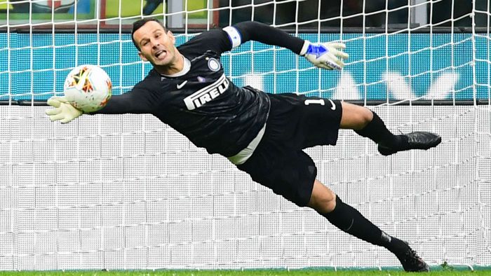 Handanovic vẫn giữ vững vị trí số 1 trong khung gỗ của Inter