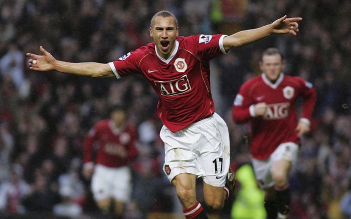 Larsson ăn mừng sau bàn thắng ghi được cho Man United