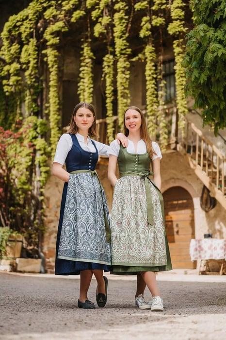 Khám phá vẻ đẹp của trang phục truyền thống Dirndl từ Đức 7