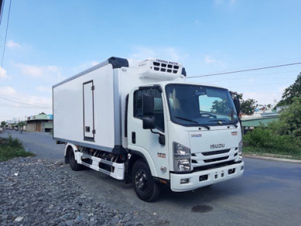 Hình ảnh xe tải đông lạnh Isuzu 2