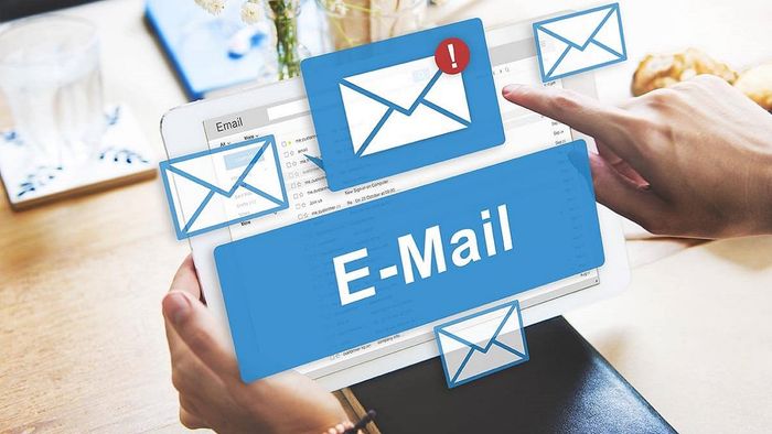 Cách liên hệ miễn phí với tổng đài Mcredit qua Email