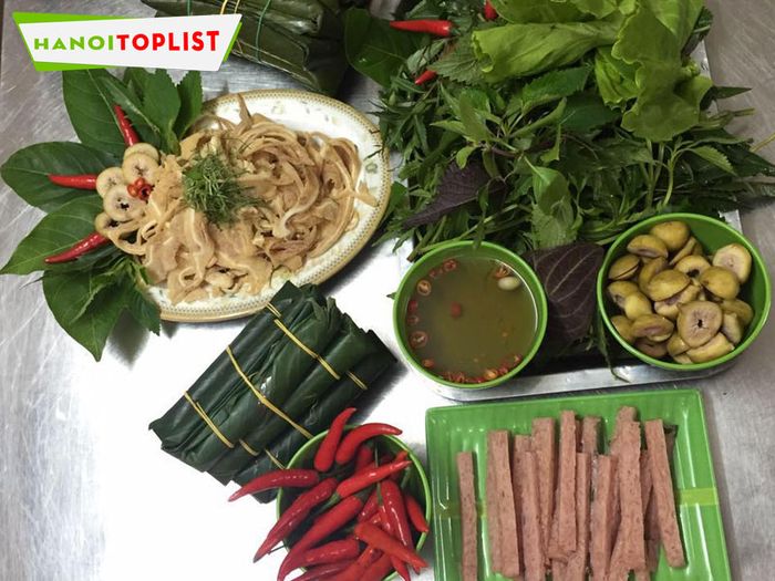 nem-tai-ba-hong-quan-nem-tai-ngon-o-ha-noi-lau-nam-Mytour