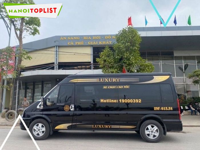 nha-xe-hoang-cong-Mytour
