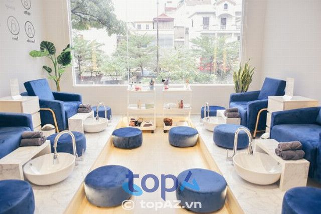 Cosmo Nail Spa là tiệm nail nổi tiếng tại quận Cầu Giấy.