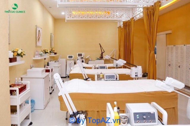 Thu Cúc Clinic nổi bật với cơ sở hạ tầng hiện đại và không gian rộng rãi, là địa chỉ uy tín và chuyên nghiệp cho dịch vụ waxing bikini tại Hà Nội.