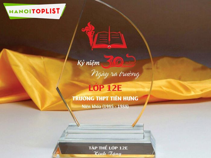 y-tuong-vang-dia-chi-uy-tin-lam-ky-niem-chuong-thuy-tinh-tai-ha-noi-Mytour