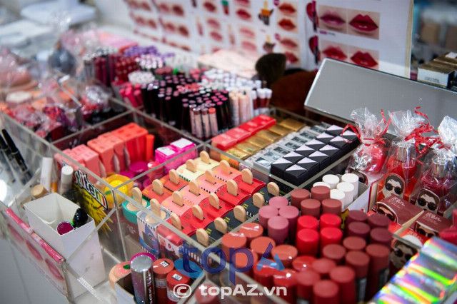 BEAUTY MART