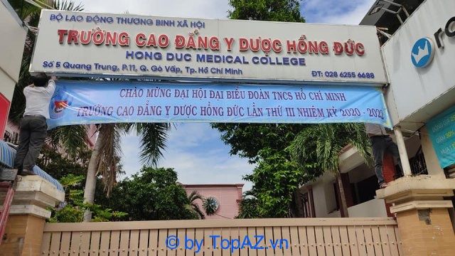 Cao đẳng Y dược Hồng Đức là một trong những cơ sở đào tạo y dược uy tín tại TPHCM được nhiều người biết đến.