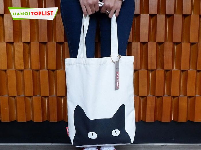 cua-hang-totsbag-Mytour