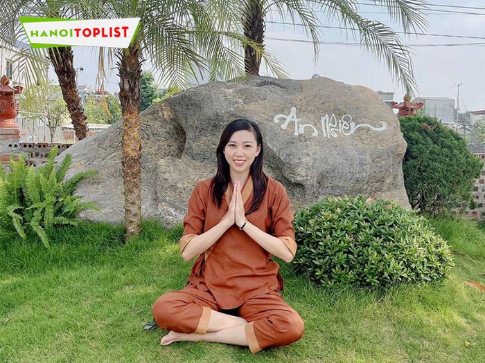 quan-ao-phat-tu-dieu-hoa-Mytour