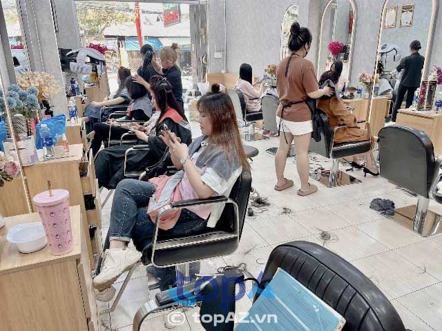 Salon làm tóc đẹp tại Hóc Môn