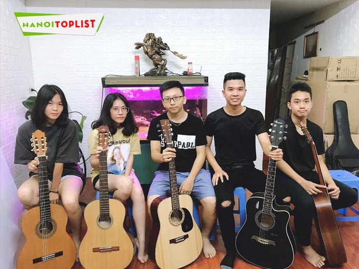 trung-tam-day-dan-guitar-tai-ha-noi-music-soul-Mytour