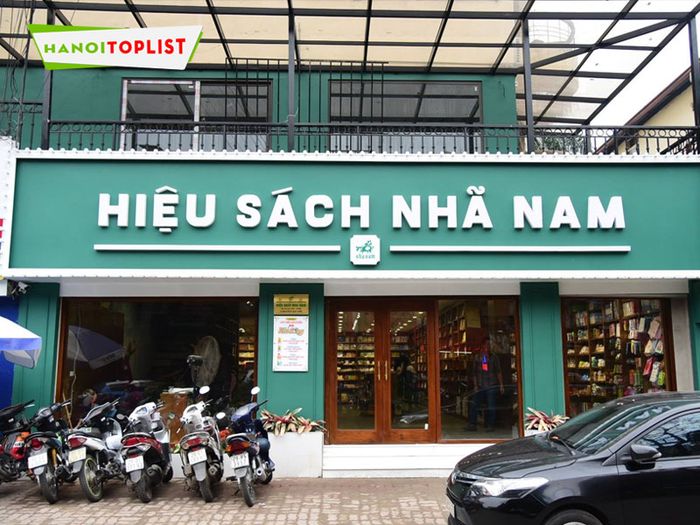 hieu-sach-nha-nam-hieu-sach-tai-cau-giay-ha-noi-lon-Mytour