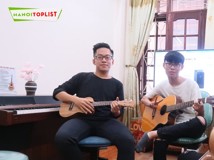 trung-tam-day-hoc-guitar-ha-noi-Mytour