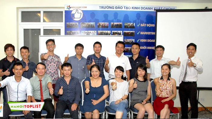 truong-dao-tao-kinh-doanh-xuat-chung-Mytour