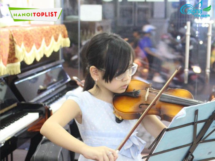 lop-hoc-violin-o-ha-noi-alpha-music-Mytour