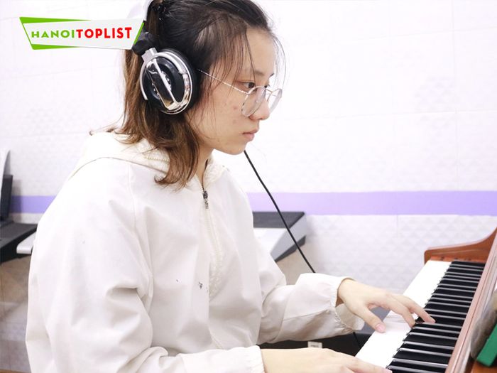 tien-thanh-music-school-lop-hoc-piano-o-ha-noi-cho-nguoi-lon-Mytour