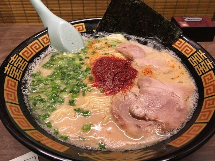 Ramen ngon tuyệt tại nhà hàng Ichiran ở Dotonbori.