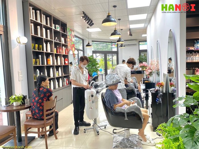 gioi-thieu-ve-shiny-hair-spa-Mytour