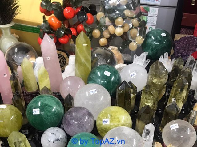 Thạch Anh Việt đang cung cấp trụ đá Serpentine với nhiều kích thước và trọng lượng khác nhau, giúp khách hàng dễ dàng chọn lựa theo sở thích và nhu cầu.
