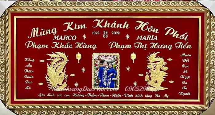 Khánh vàng làm quà tặng kỷ niệm ngày cưới