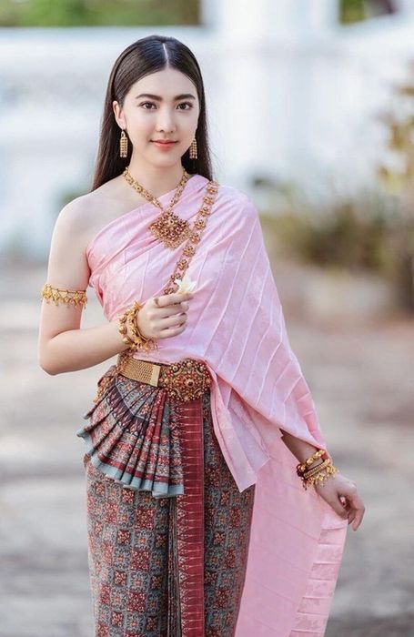 Khám phá vẻ đẹp ấn tượng của trang phục truyền thống Thái Lan