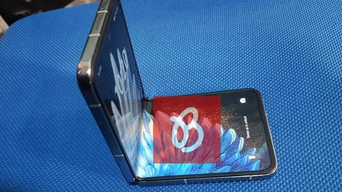 Hình ảnh thực tế của Phantom V Flip 2 được công bố