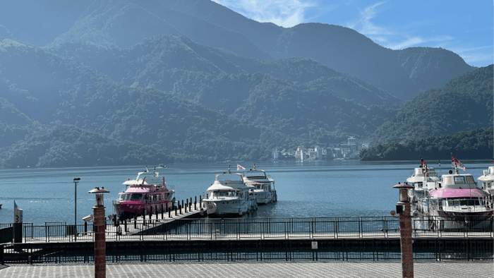 Trải nghiệm du thuyền tại hồ Nhật Nguyệt