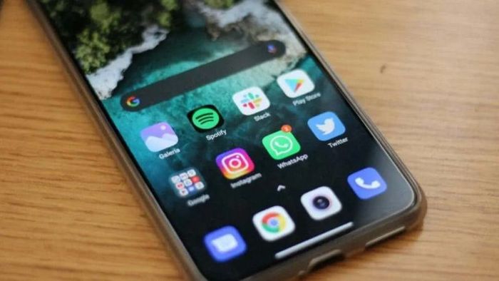 chiếc điện thoại Mi 1 đầu tiên