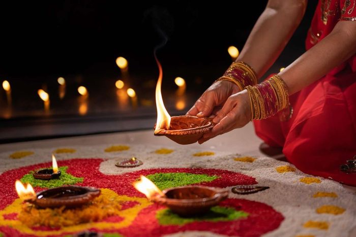Những chiếc đèn diya truyền thống được thắp sáng trong lễ hội Diwali