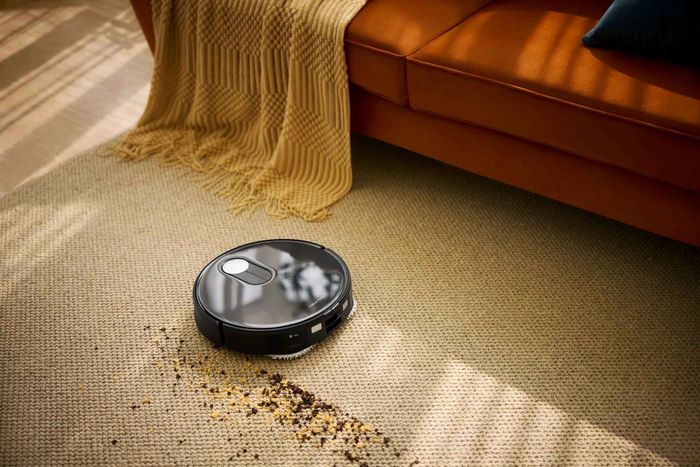 Roborock Qrevo Slim có thể dễ dàng chui dưới đồ nội thất thấp