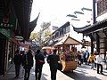Con đường nằm trong khu vực Thành Hoàng Miếu