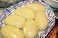 Một đĩa fufu được bao bọc bằng màng nilon