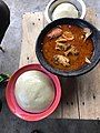 Fufu và xúp được phục vụ trong asanka