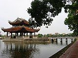 Thủy đình tại đền Lý Bát Đế ở Bắc Ninh.