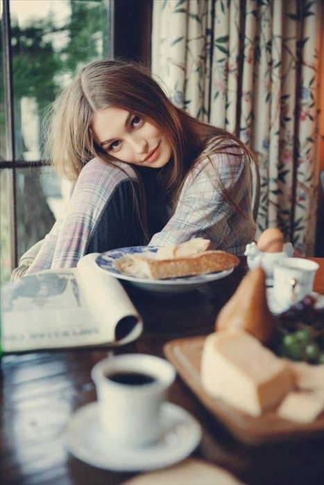 Dù cùng tuổi, thầy bói vẫn nói rằng hai người không hợp tuổi.