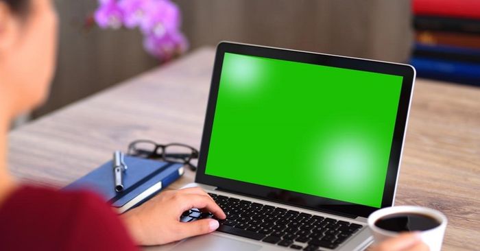 dot-sang-man-hinh-laptop