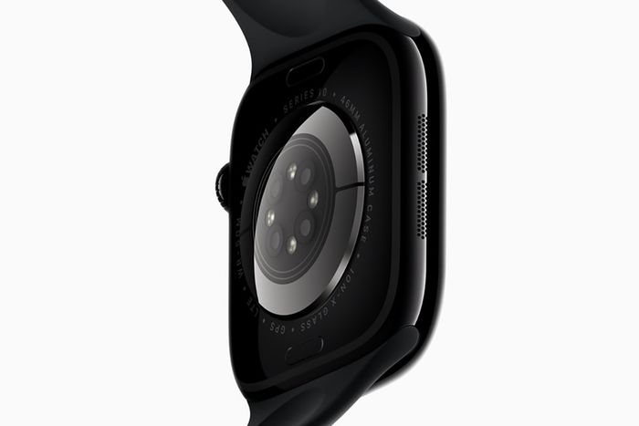 Mặt lưng kim loại cải tiến của Apple Watch Series 10 tích hợp ăng-ten vào kính bên ngoài, kết hợp hai lớp thành một.