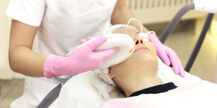 Các phương pháp điều trị bằng laser và phẫu thuật trong da liễu