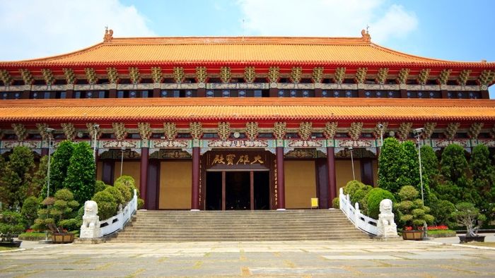 Chính điện của chùa Phật Quang Sơn