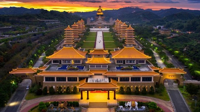 Hoàng hôn tại Phật Quang Sơn Tự, Đài Loan