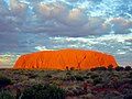 Khối núi Uluru nằm trong Vườn quốc gia Uluru-Kata Tjuta