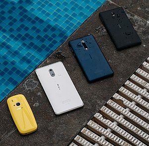 Bộ sưu tập gồm các thiết bị Nokia 3, Nokia 5, Nokia 6 và Nokia 3310 phiên bản 2017