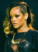 Rihanna với kiểu tóc undercut vào năm 2013