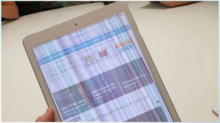 Nguyên nhân màn hình iPad Air 2 bị nhòe màu