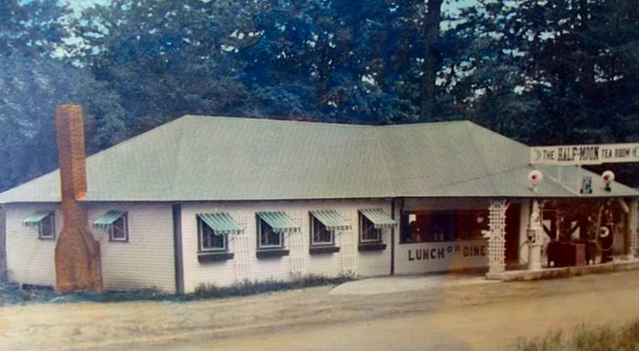 The facade of the Half-Moon tea room.