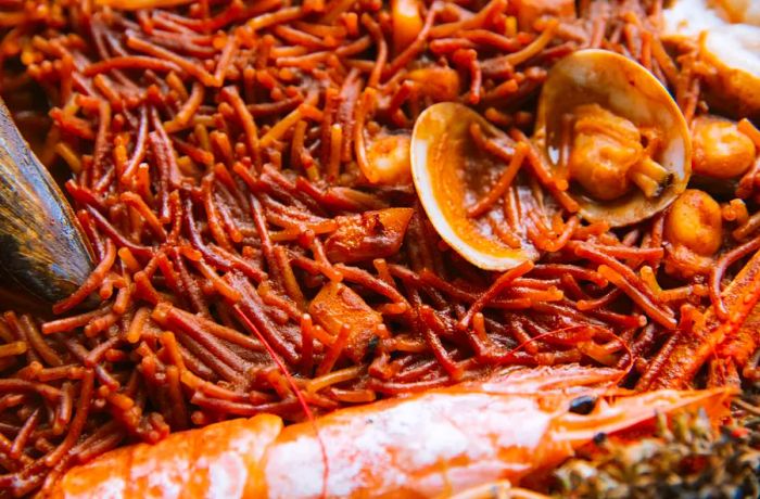 A close-up of the delicate noodles that define fideuà.