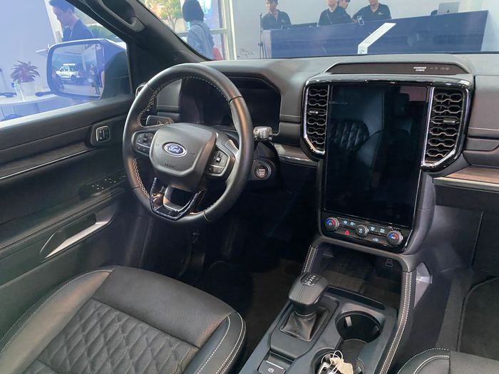 Hình ảnh Ford Everest Platinum - 11.jpg