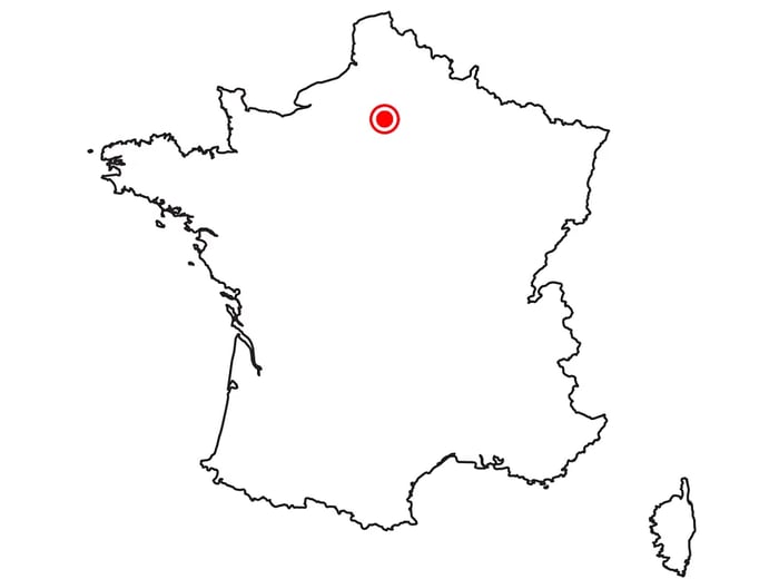 A map of France highlights Paris with a red dot.