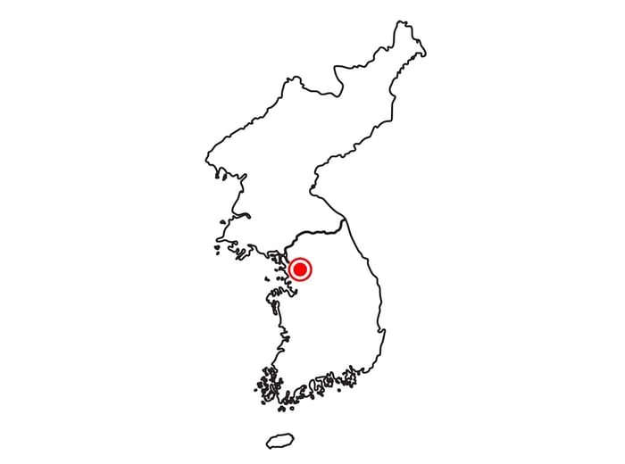 A map of South Korea highlights Seoul with a red dot.